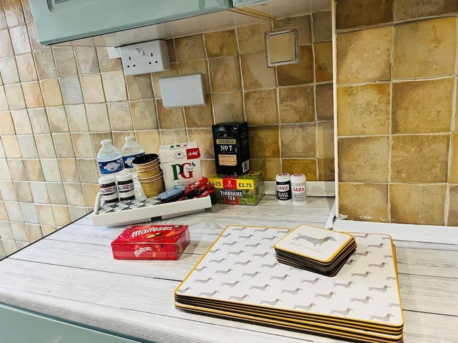The White House - Cheerful 3 Bedroom Home In Wigan - Ince - Sleeps 7 - Parking - Work Space - Great Motorway Links Esterno foto