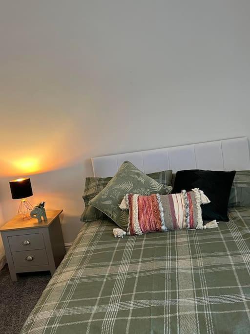 The White House - Cheerful 3 Bedroom Home In Wigan - Ince - Sleeps 7 - Parking - Work Space - Great Motorway Links Esterno foto