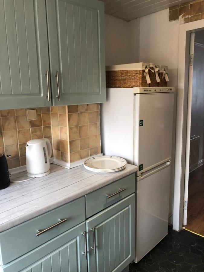 The White House - Cheerful 3 Bedroom Home In Wigan - Ince - Sleeps 7 - Parking - Work Space - Great Motorway Links Esterno foto